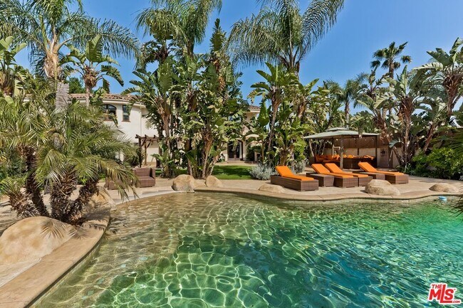 Building Photo - 6127 Rhodes Ave