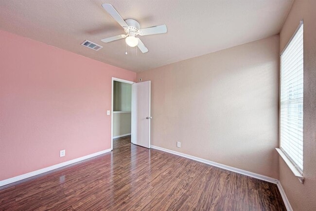 Building Photo - 903 Estate Dr