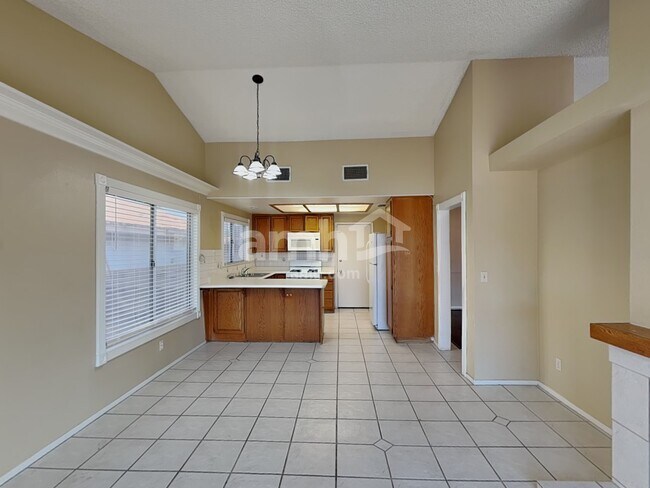 Building Photo - 379 Bradford Dr