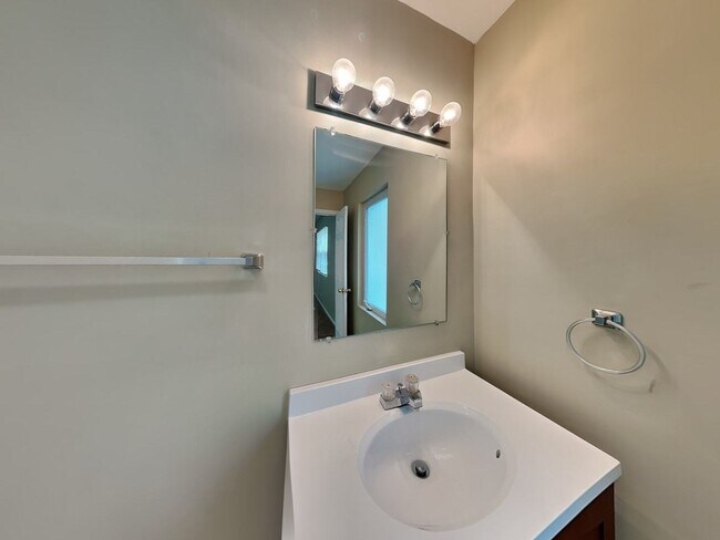 Building Photo - 159 E Timberlane Dr