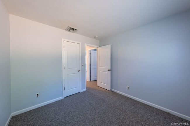 Building Photo - 831 Sycamore Ave