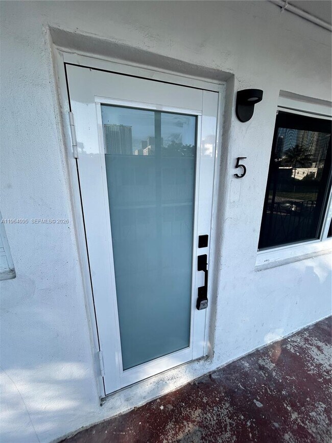 Building Photo - 1150 NW 1st Pl