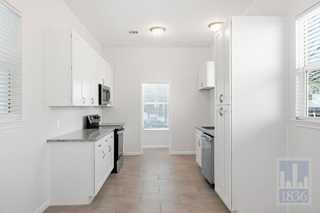 Building Photo - 2104 Cervin Blvd