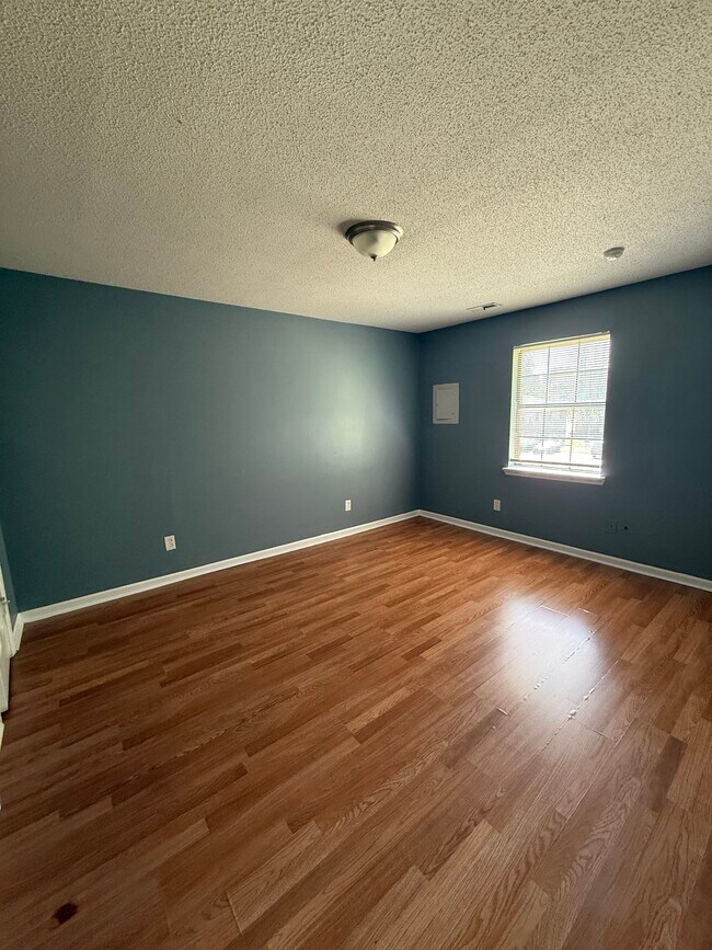 Building Photo - Platinum House LLC