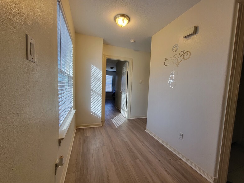 Building Photo - 3813 Lydia St