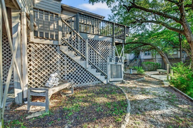 Building Photo - 138 River Breeze Dr