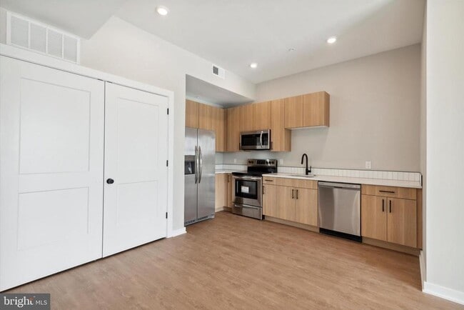 Building Photo - 308 W Chelten Ave