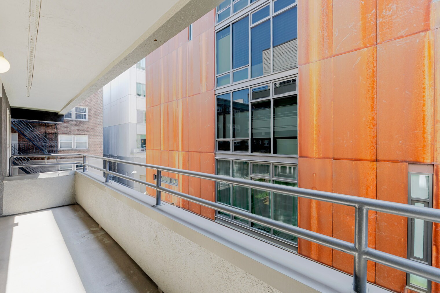 Building Photo - 526 Yale Ave N