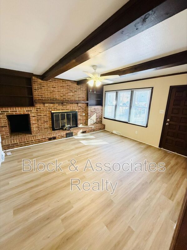 Building Photo - 601 E Brown St