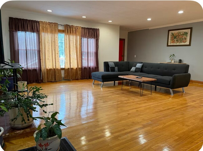 Primary Photo - 170 White St