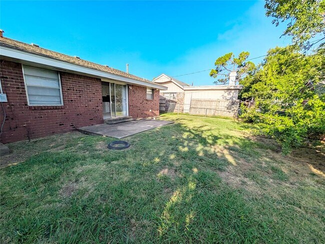Building Photo - 2709 SW 55th St