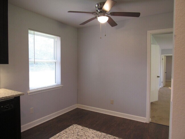 Building Photo - Contact Peggy 501 676 1758