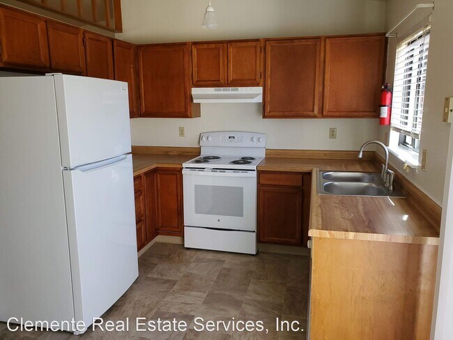 Building Photo - 3 br, 1.5 bath House - 4075 Dolphin Circle