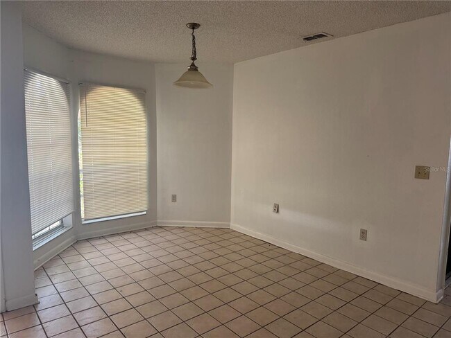 Building Photo - 925 Derbyshire Dr
