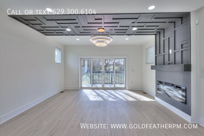 Building Photo - 402 E Trinity Ln