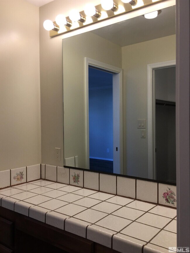 Building Photo - 2205 Thomas Jefferson Dr