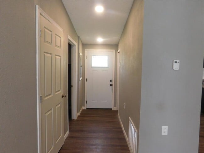 Building Photo - 21702 Island Lake Loop E