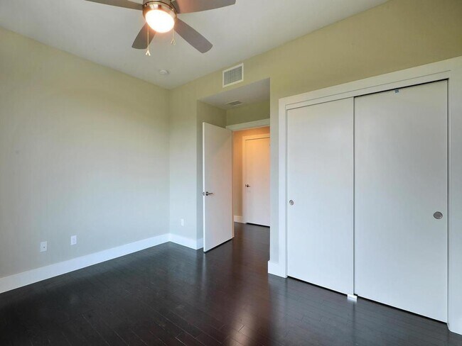 Building Photo - 2612 W 12th St