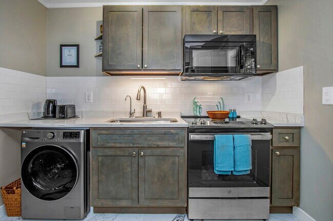 Building Photo - 2081 N Betty Ln