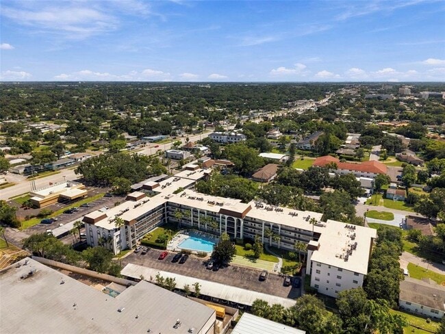 Building Photo - 2525 W Bay Dr