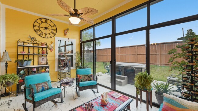 Building Photo - Spacious 3-Bed, 3-Bath Home with Island Kitchen, Loft, and Fenced Yard in New Braunfels
