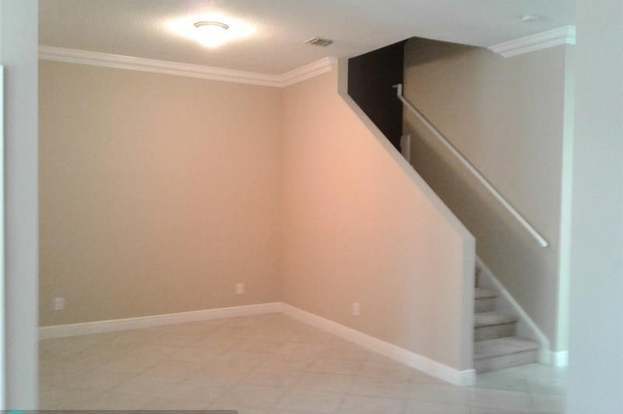 Building Photo - 3409 Lakeside Dr