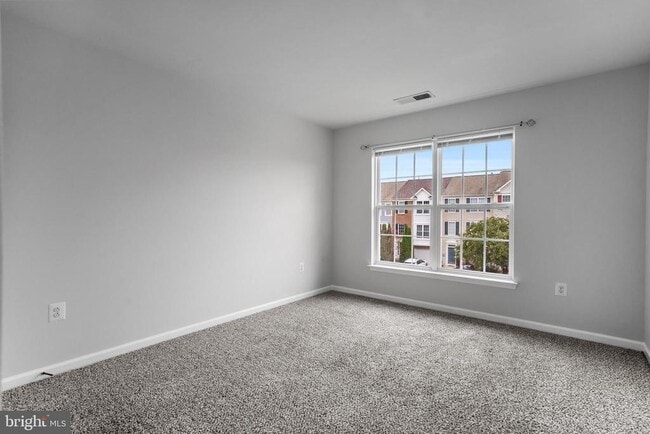 Building Photo - 21375 Lookout Dr