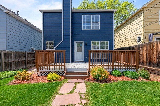 Building Photo - Gorgeous home by Sloans Lake!