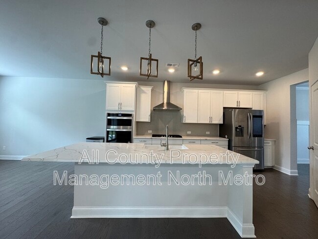 Building Photo - 7870 Tiberon Pkwy