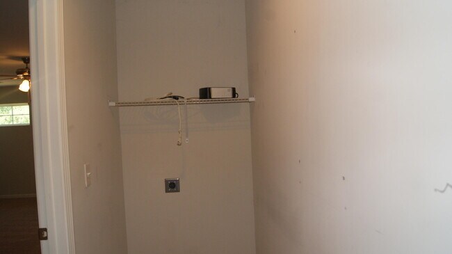 Building Photo - 375 Niblick Dr