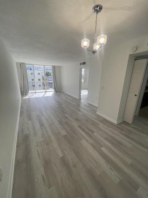 Building Photo - 301 Croton Ave