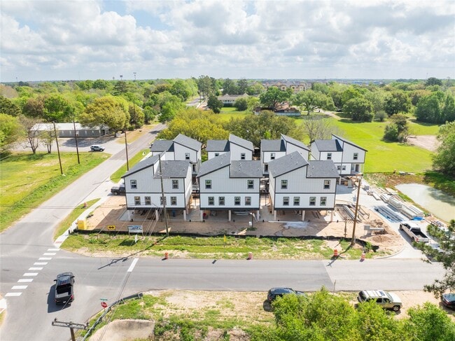 Building Photo - 32001 Waller Tomball Rd