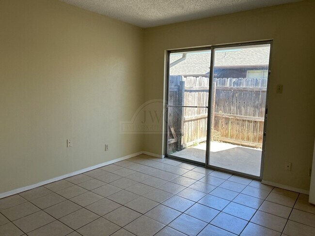 Building Photo - 2207 Cascade Dr