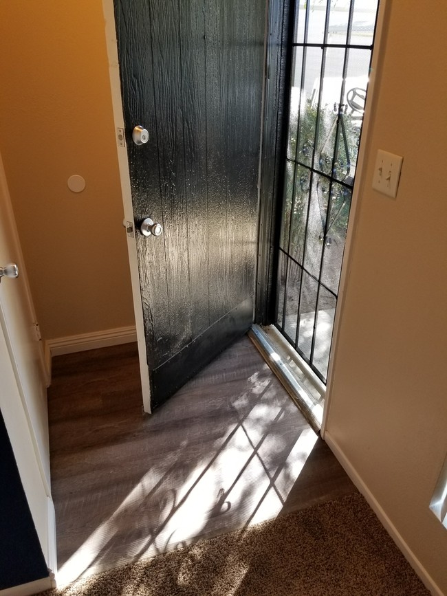 Building Photo - Meadowbrook Apartments