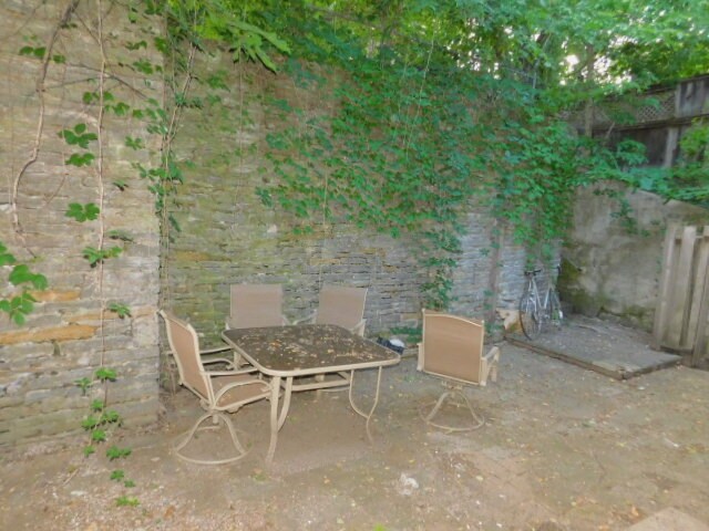 Building Photo - 819 Kenwood Pkwy