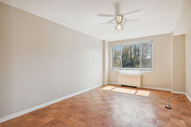 Building Photo - Spacious 1br/1bth Condo minutes from Downtown Silver Spring!