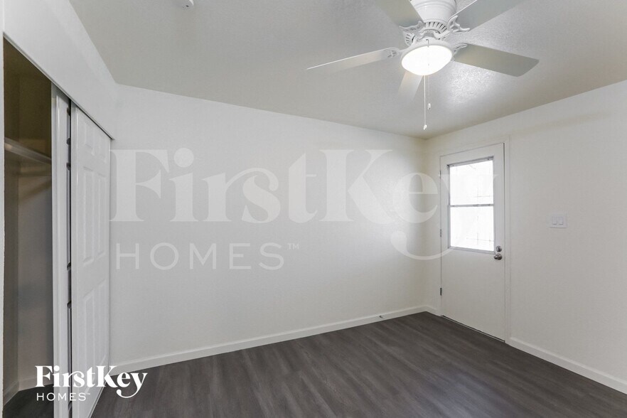 Building Photo - 3124 W San Miguel Ave
