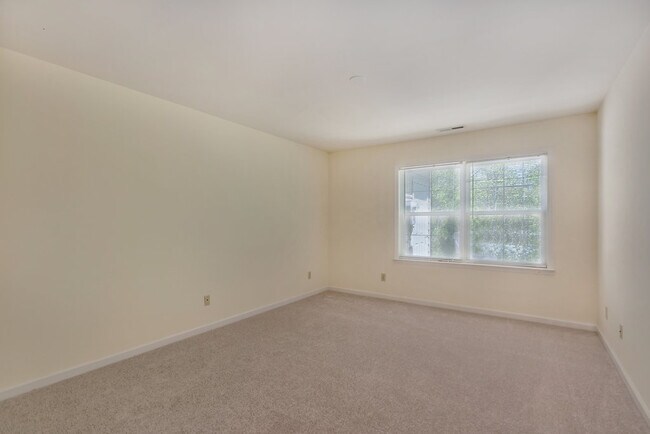 Building Photo - 1482 Ashland Dr