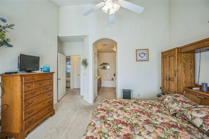 Building Photo - 3209 E 102nd Pl