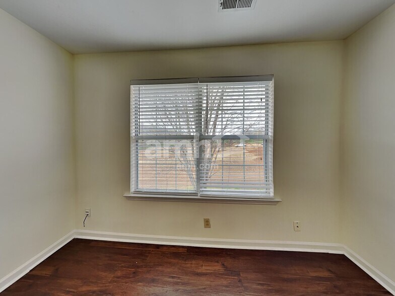 Building Photo - 6337 Willow Oak Dr