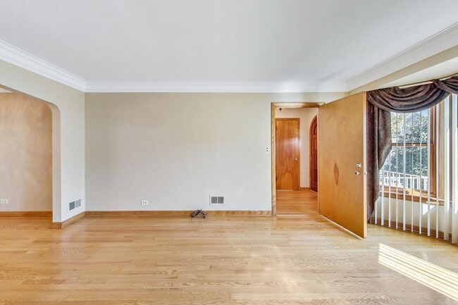 Building Photo - 5644 N Meade Ave