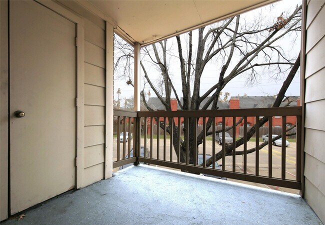 Building Photo - 2626 Holly Hall St