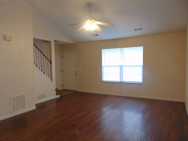 Building Photo - 1709 N Lakewood Dr