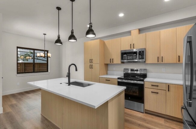 Building Photo - Spectacular BRAND NEW Custom 2-bd/2-bath with view of Redmond Canal!
