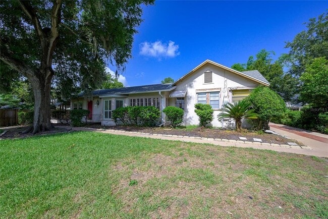 Building Photo - 1621 Sunnyside Dr