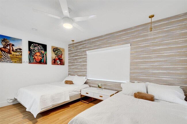 Building Photo - 301 SW 30th Ct