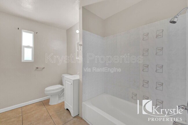 Building Photo - 178 Janice St