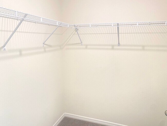 Building Photo - Rental available in Gated Greystone Hills!