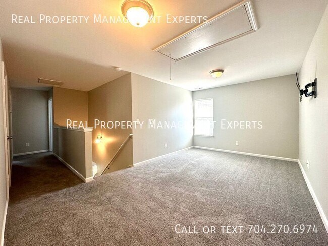 Building Photo - 14221 Lake Crossing Dr