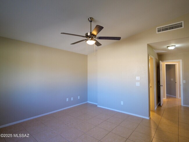 Building Photo - 1672 W Wood Crest Ct